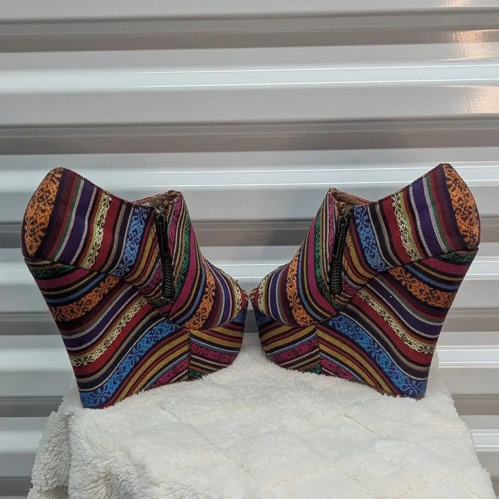 Steve Madden‎ Size 7.5 Fiesta Stripe Embroidered Peep Toe Platform Wedge